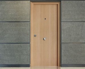 ¿Cómo instalar una puerta blindada?